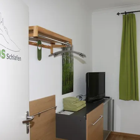 Famos Schlafen 招待所