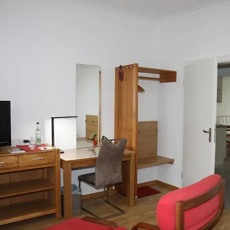 Famos Schlafen 招待所 瓦尔堡