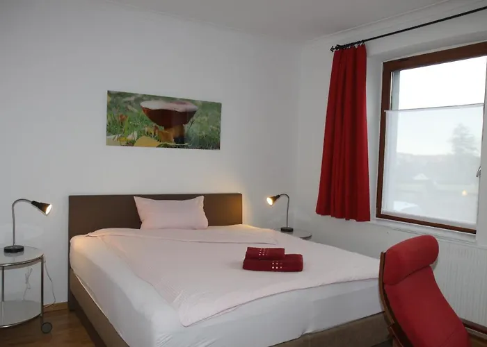 ゲストハウス Famos Schlafen *