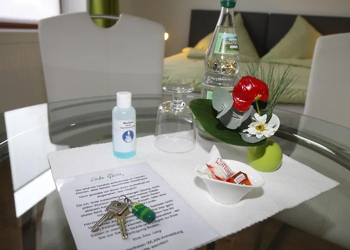 ゲストハウス Famos Schlafen *